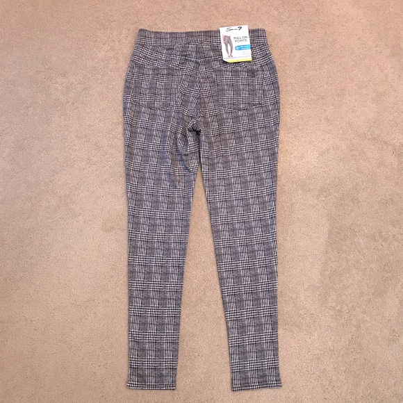 Seven7 Pull On Leggings NEW Size Medium Black White Plaid Moody Academia Gift - Picture 3 of 11